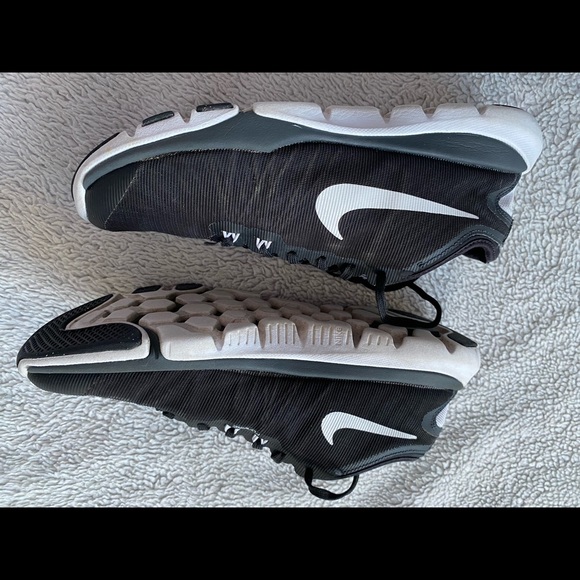 USED NIKE SHOES - Picture 2 of 16